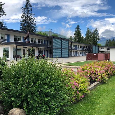 Revelstoke Lodge Экстерьер фото
