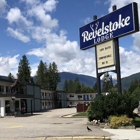 Revelstoke Lodge Экстерьер фото
