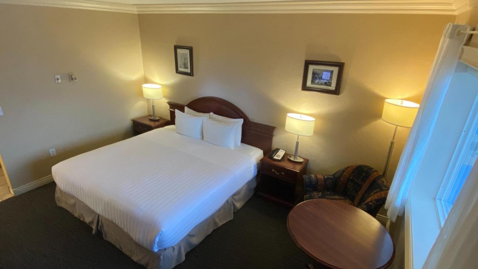Revelstoke Lodge Экстерьер фото