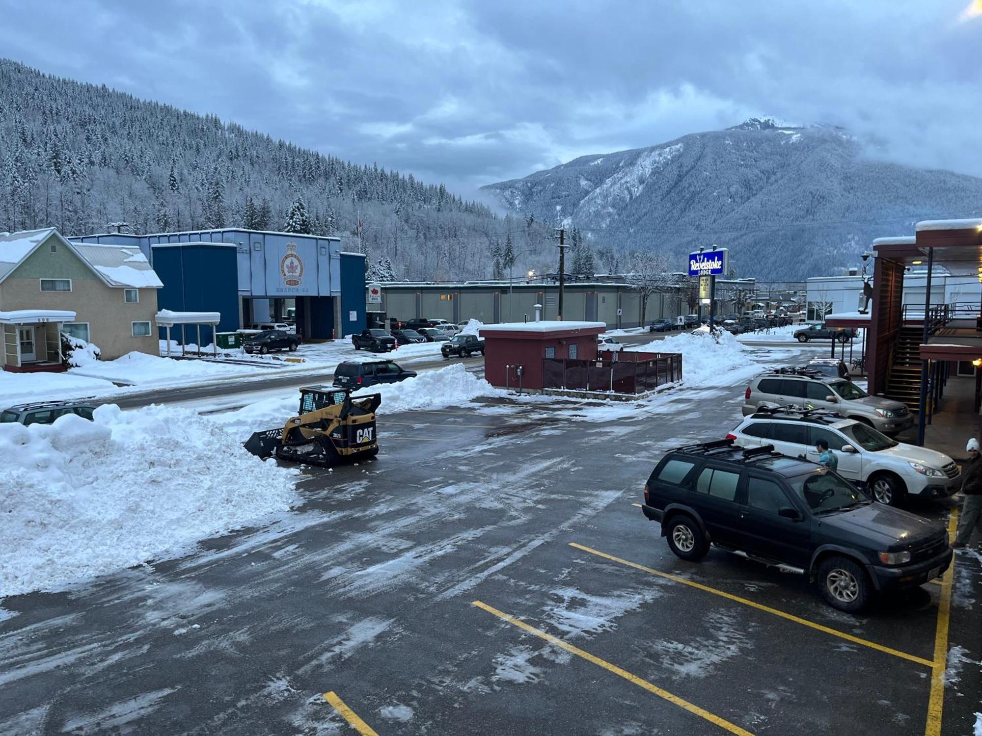 Revelstoke Lodge Экстерьер фото
