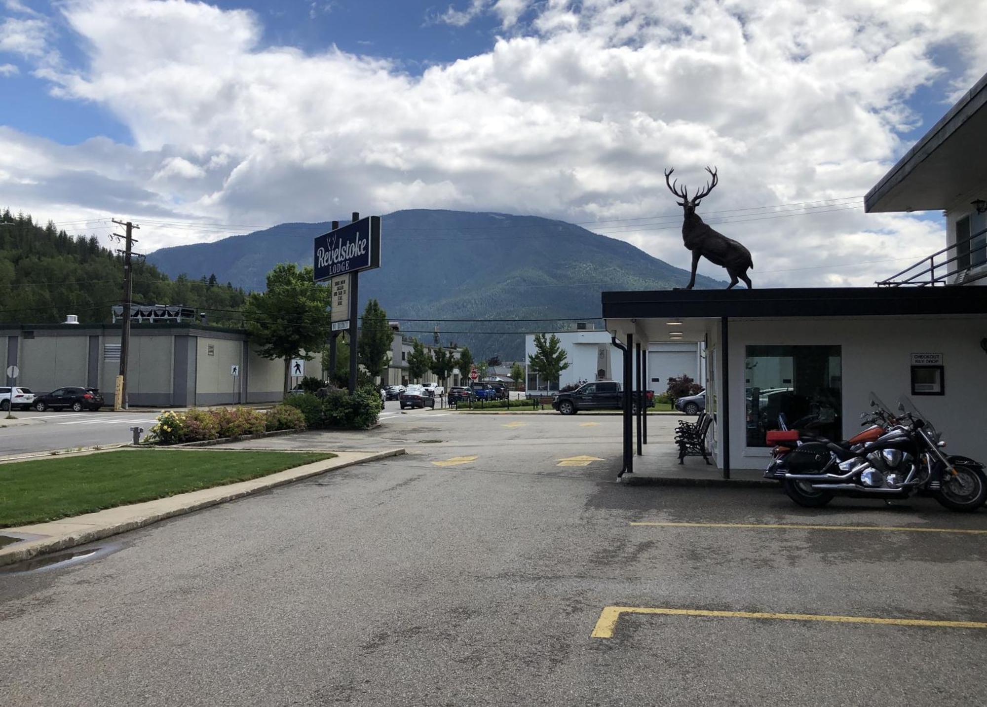 Revelstoke Lodge Экстерьер фото