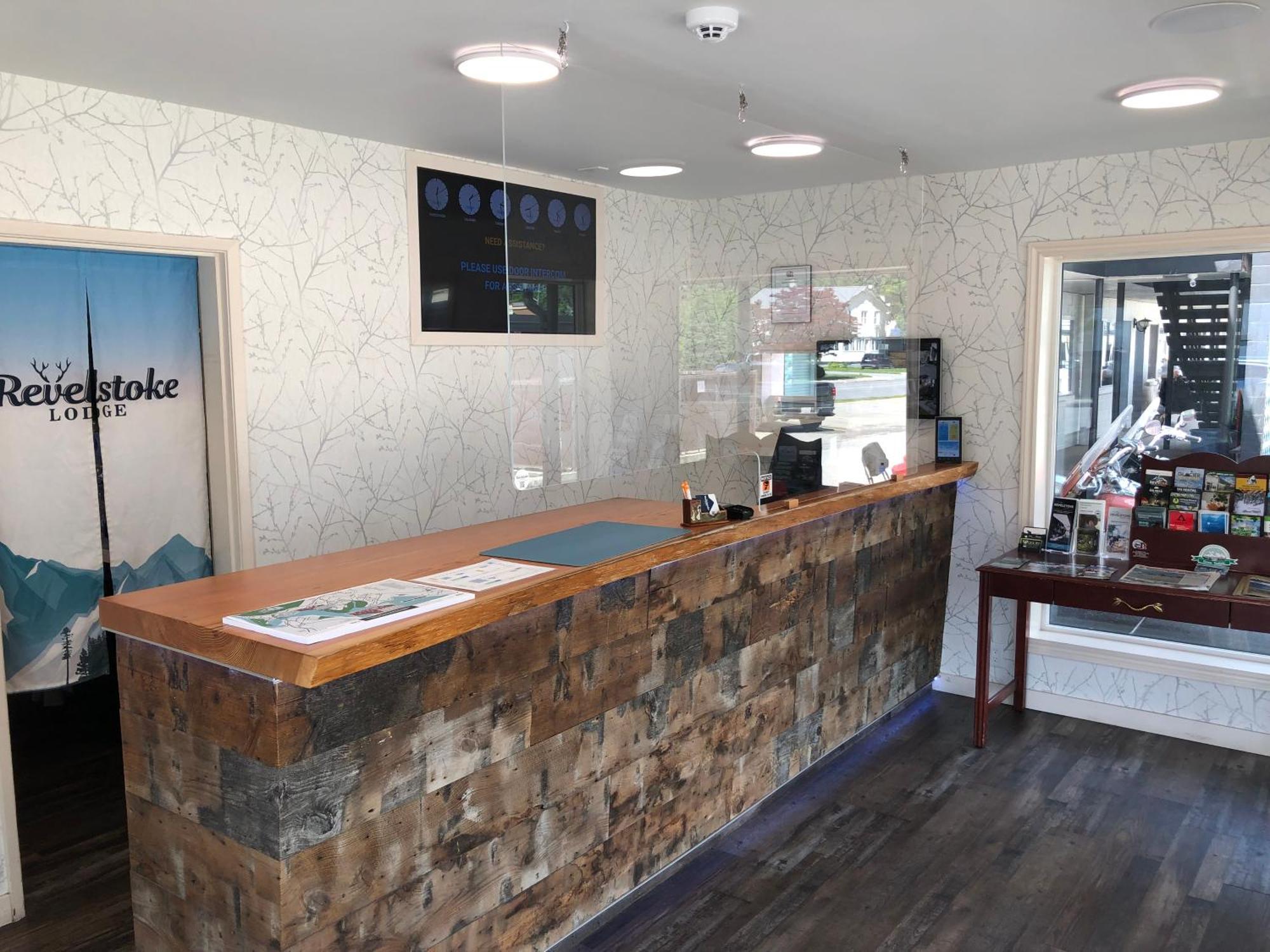Revelstoke Lodge Экстерьер фото