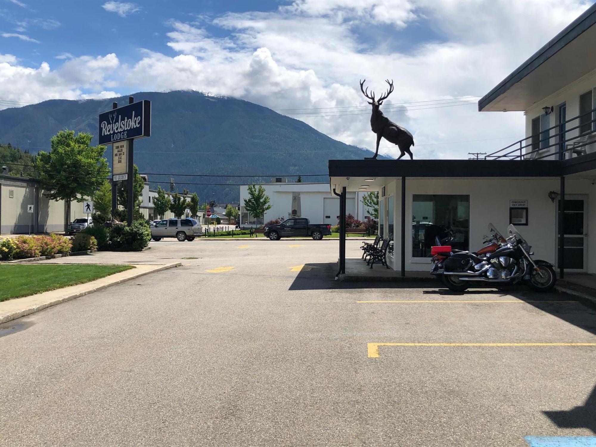 Revelstoke Lodge Экстерьер фото