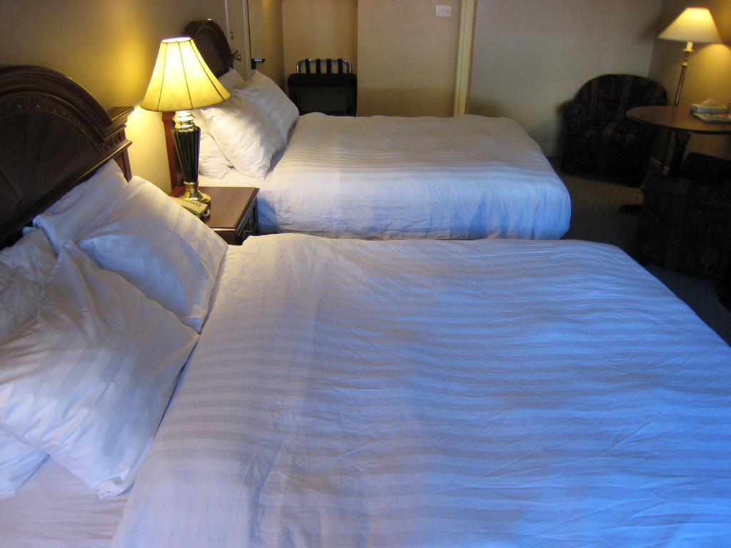 Revelstoke Lodge Экстерьер фото