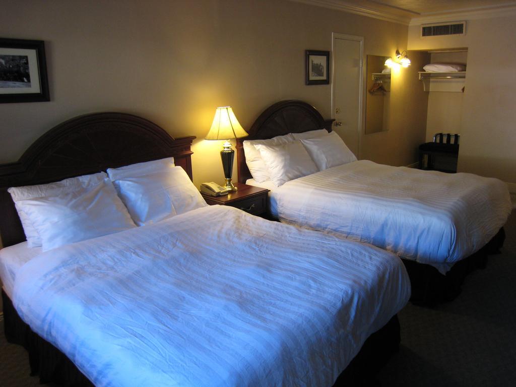 Revelstoke Lodge Экстерьер фото