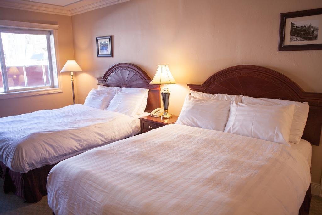 Revelstoke Lodge Экстерьер фото