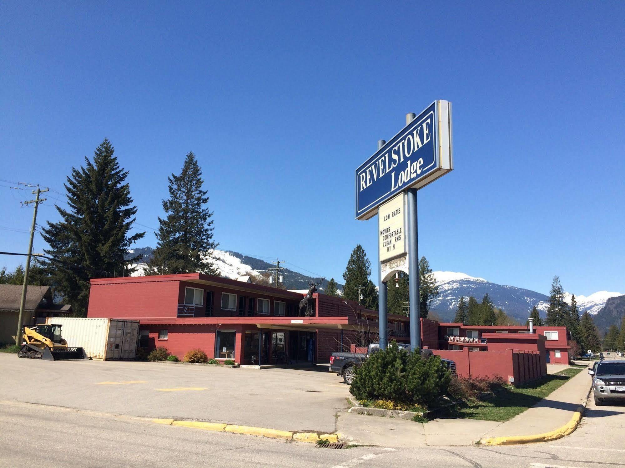 Revelstoke Lodge Экстерьер фото