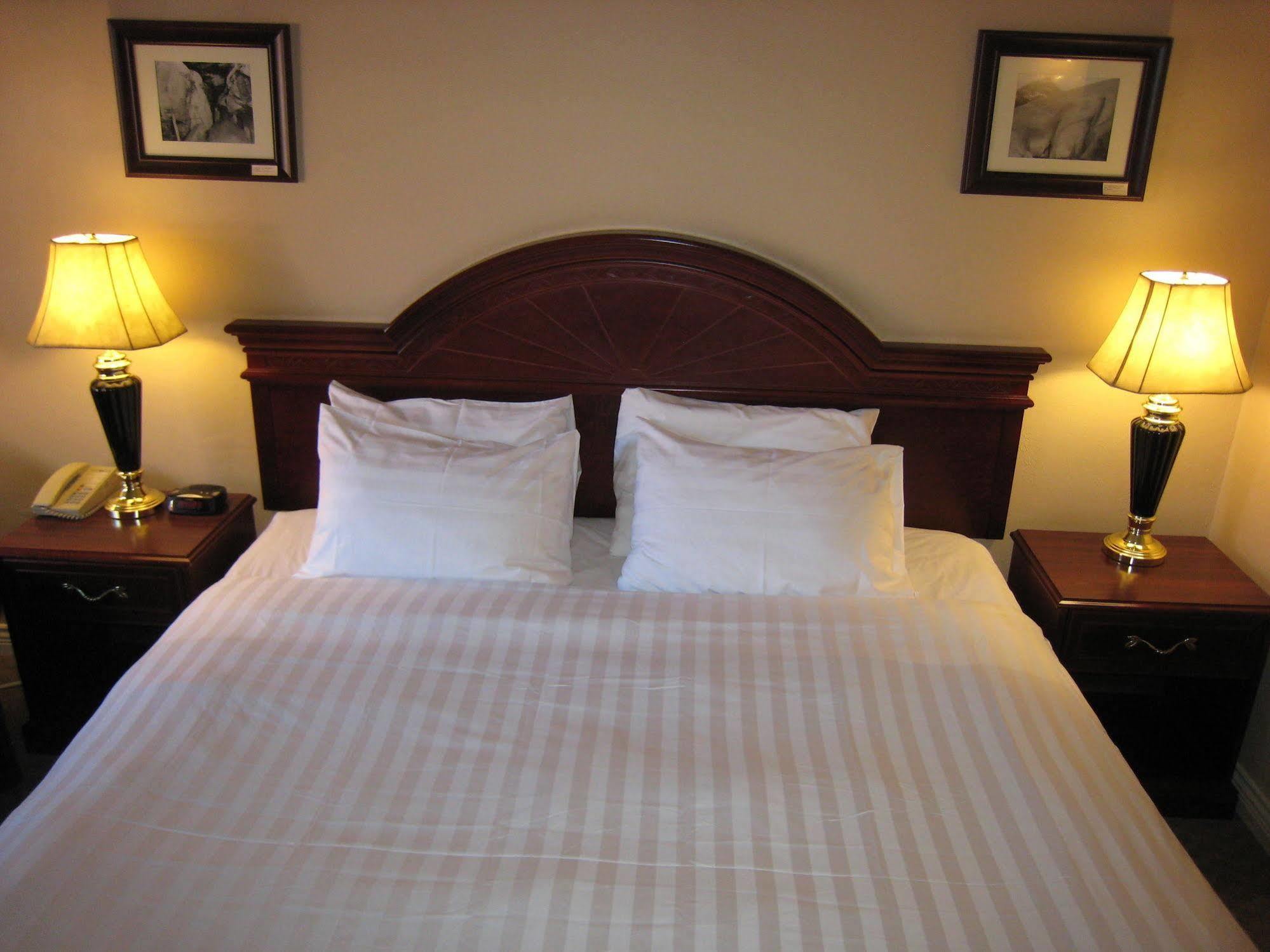 Revelstoke Lodge Экстерьер фото