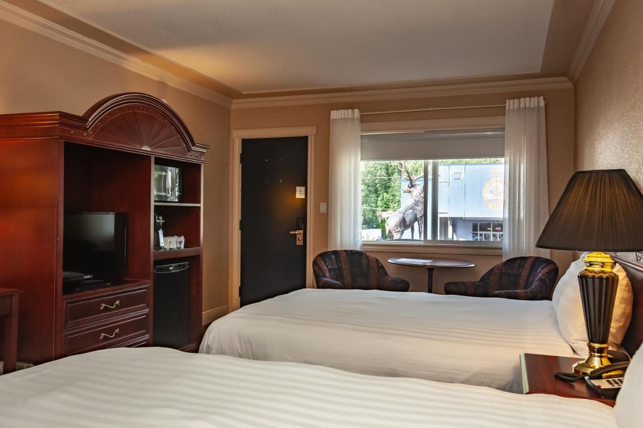 Revelstoke Lodge Экстерьер фото