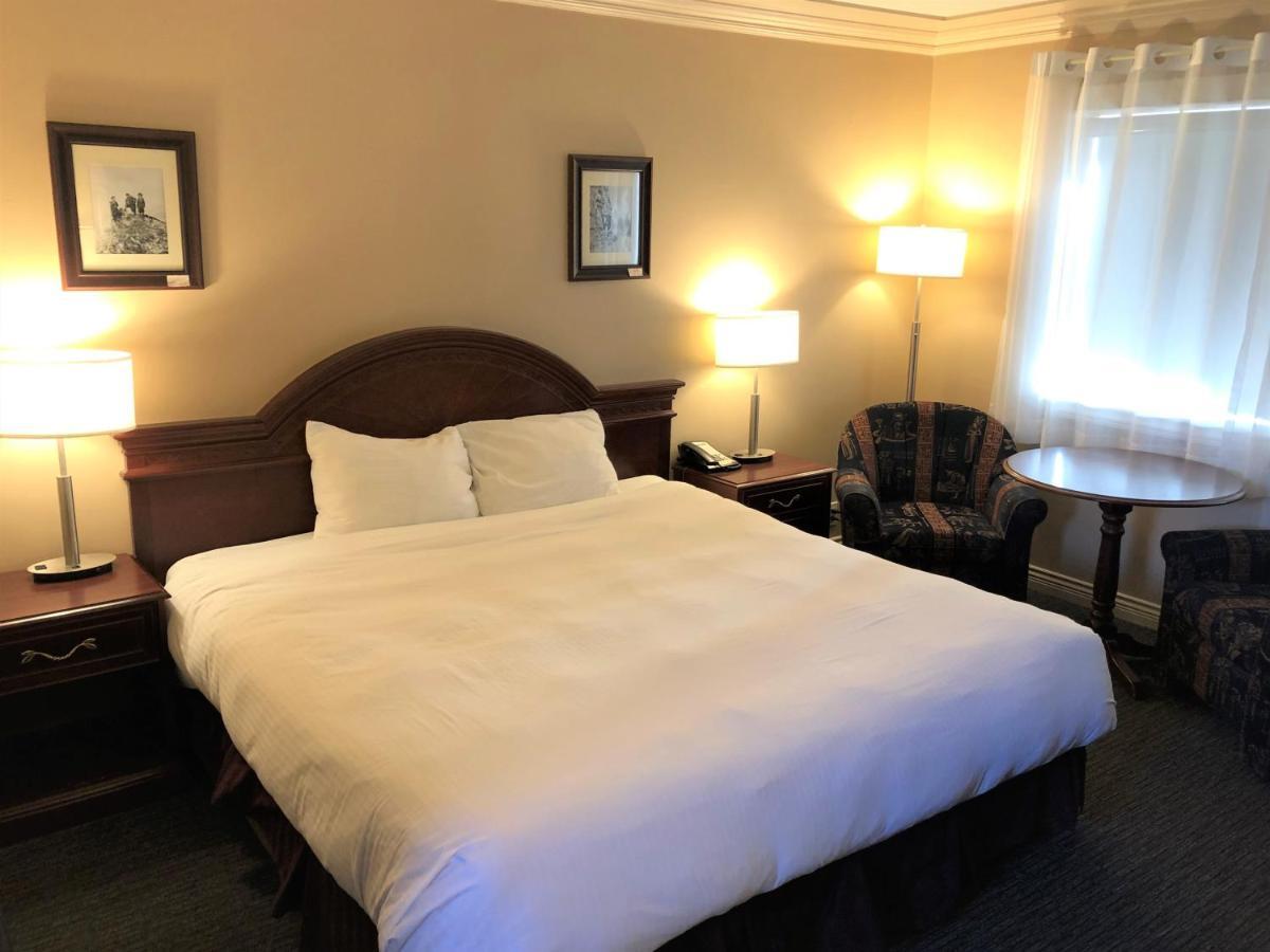 Revelstoke Lodge Экстерьер фото
